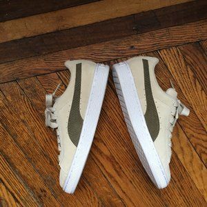Puma Classic Suede Sneakers Size 5.5